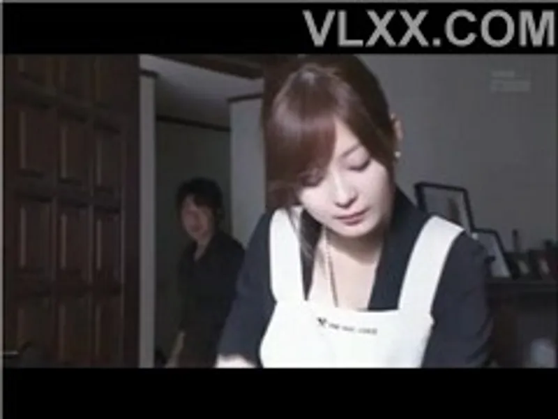 Chồng đi bàn việc làm ăn, cô vợ ở nhà bị chồng mới cưới của chị gái cưỡng hiếp